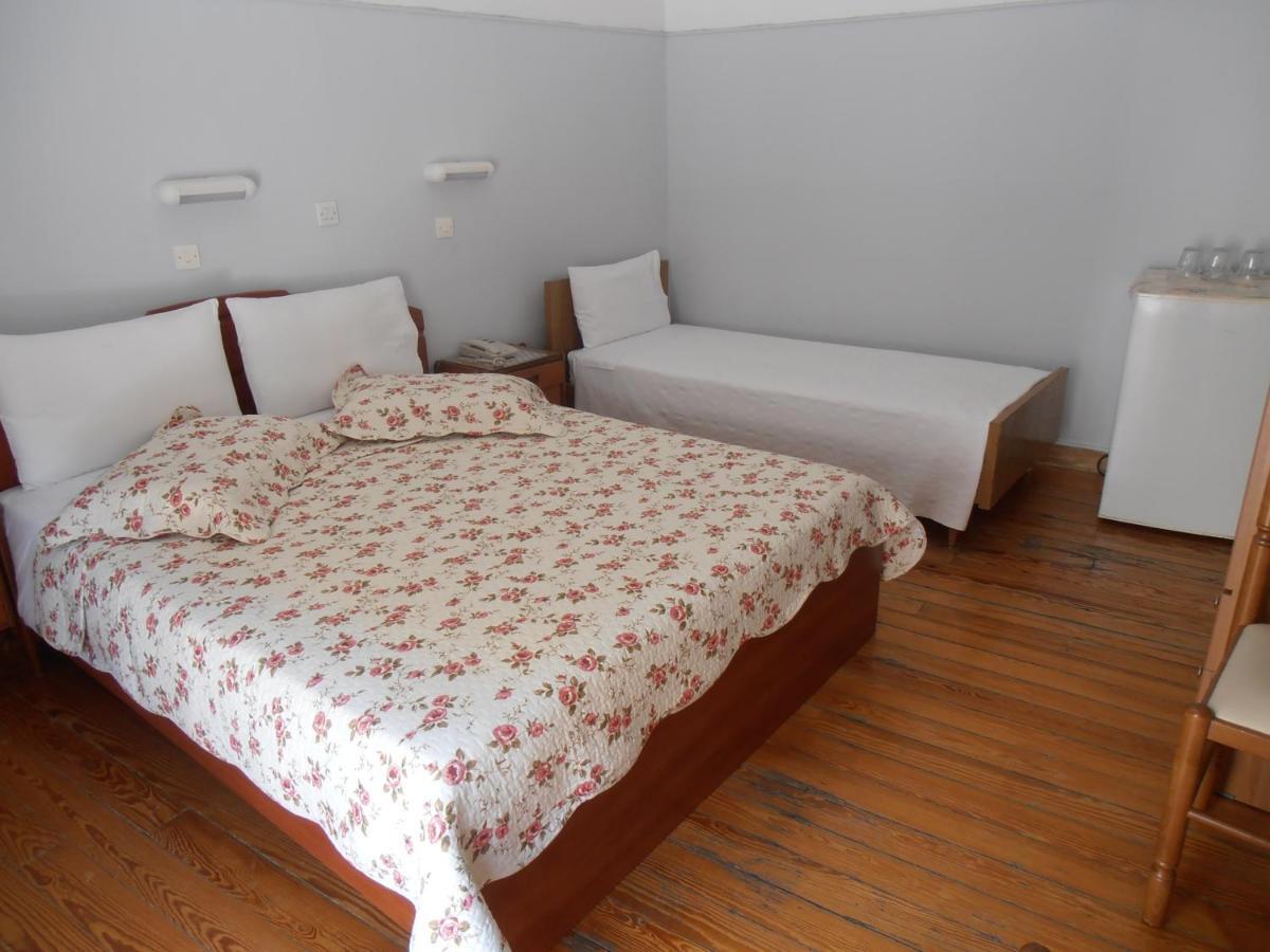 Hotel Bretagne Loutráki Habitación foto